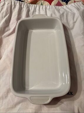White & Red Ceramic Baking Dish by LODGE